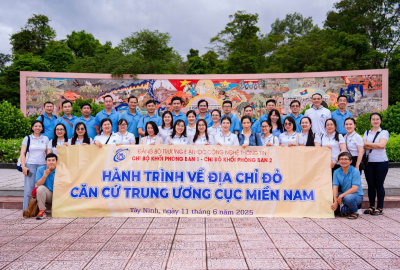 Chi bộ Trường ĐH Công nghệ Thông tin tổ chức hành trình về nguồn tại Khu di tích Trung ương Cục miền Nam