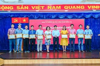 Khen thưởng tập thể, cá nhân có thành tích xuất sắc trong “Học tập và làm theo đạo đức, phong cách Hồ Chí Minh” giai đoạn 2022-2023 