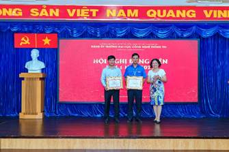 Khen thưởng tập thể, cá nhân có thành tích xuất sắc trong “Học tập và làm theo đạo đức, phong cách Hồ Chí Minh” giai đoạn 2022-2023 